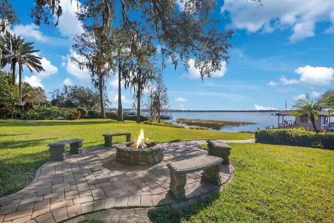 Building Photo - 10577 Down Lakeview Cir