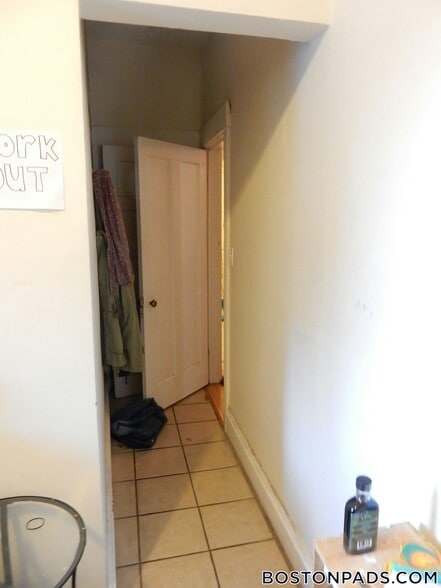 Building Photo - 322 St Paul St