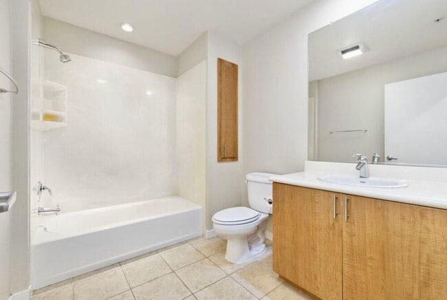 2nd Full Bath - 3090 Glascock St