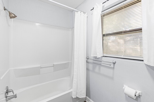 Building Photo - 300 Barclay Rd