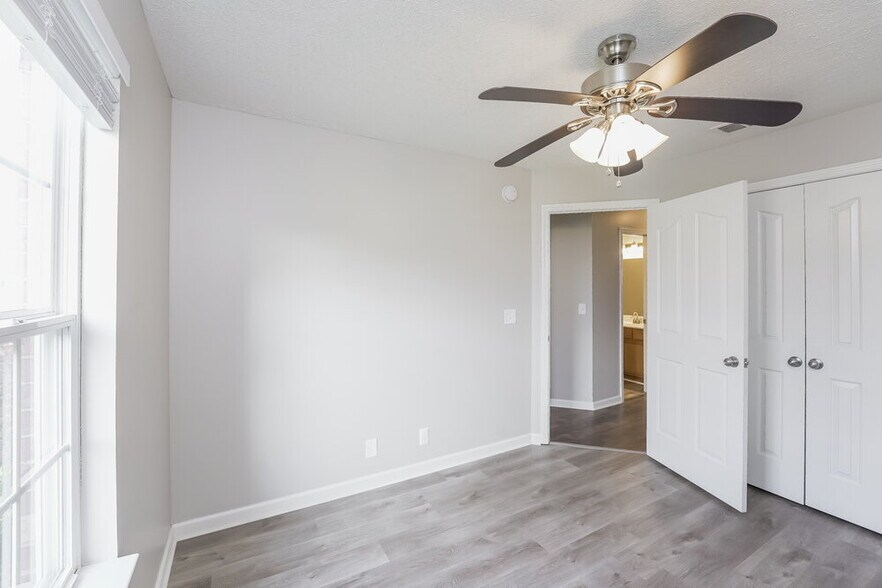 Building Photo - 1547 St Andrews Dr