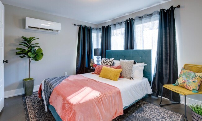 Building Photo - 2208 Elliott Ave