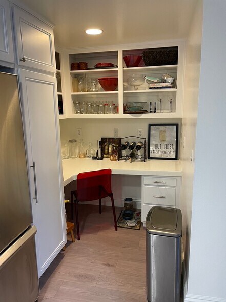 Kitchen Desk - 4600 Don Lorenzo Dr