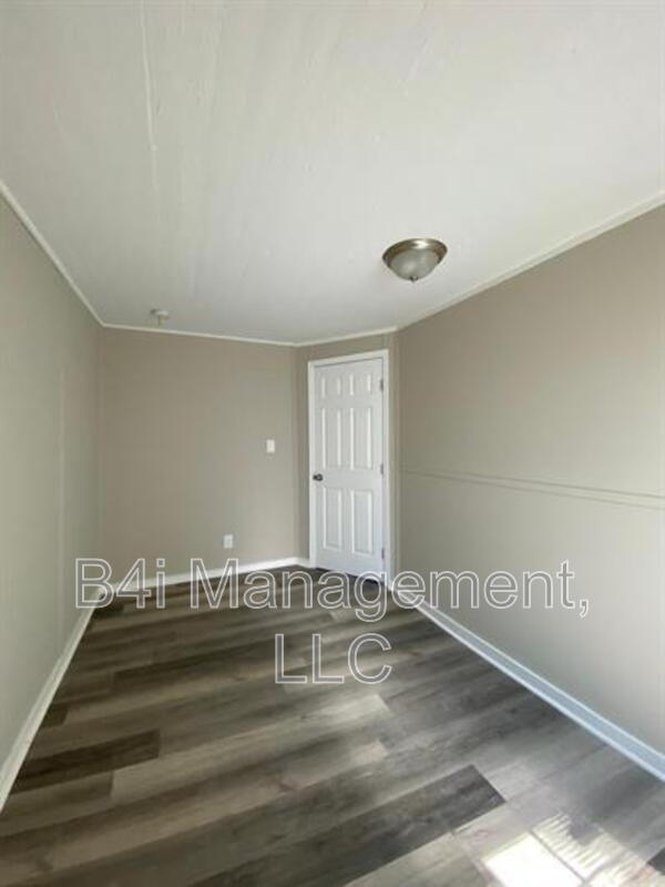 Building Photo - 108-108 De Groat St