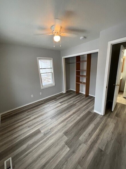 Building Photo - 402 W Benton St