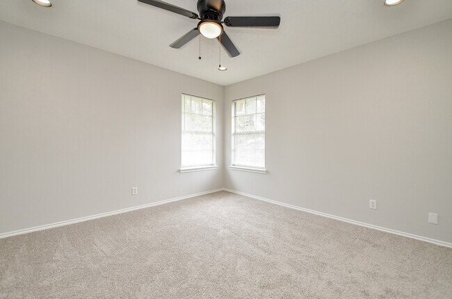 Building Photo - 1206 Green Knoll Dr