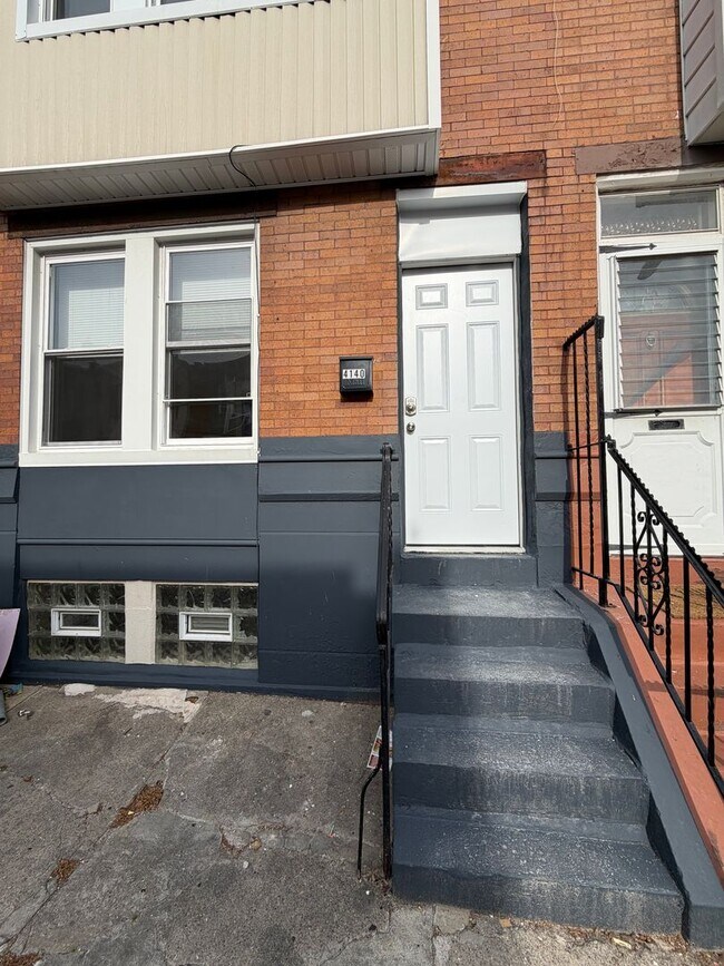 Building Photo - Charming 2BR/1Bath House! Section 8 ONLY!