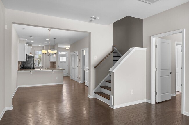 Building Photo - Gorgeous and Spacious 3 Bedroom Townhome, ...