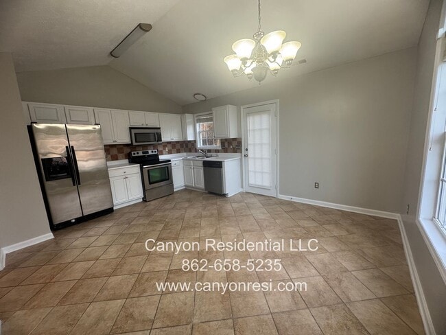Building Photo - Spacious 3-Bedroom Home for Rent in Raeford