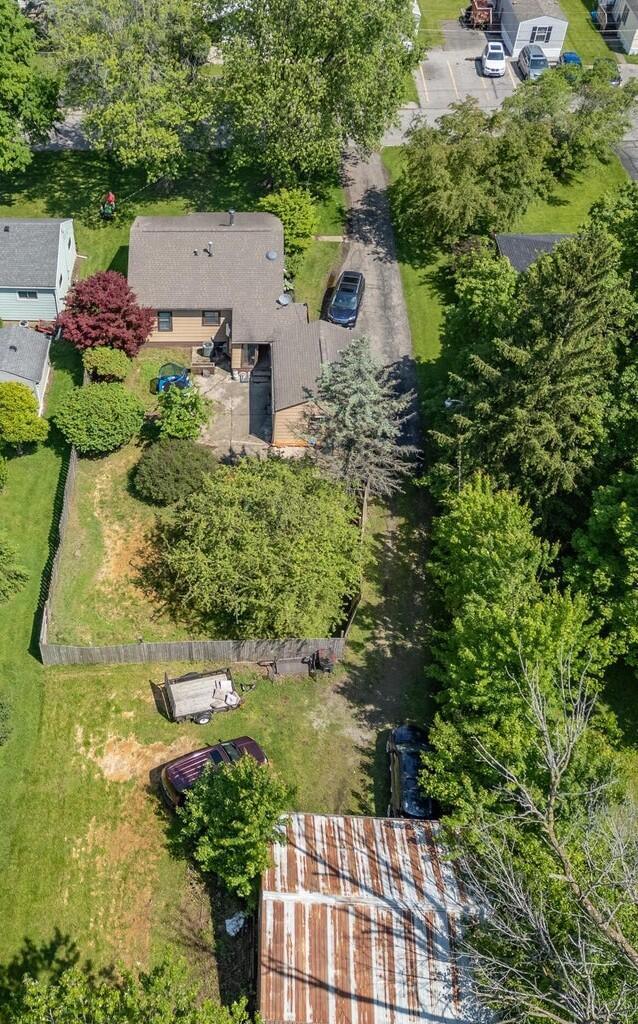 Building Photo - 566 E 10th St