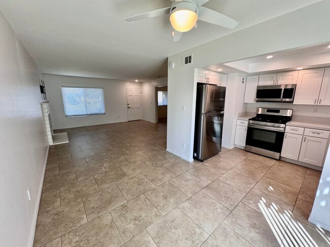 Building Photo - 75245 Vista Corona