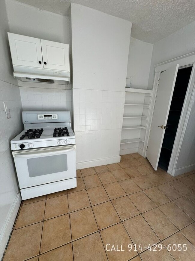 Building Photo - 34 Van Cortlandt Park Ave