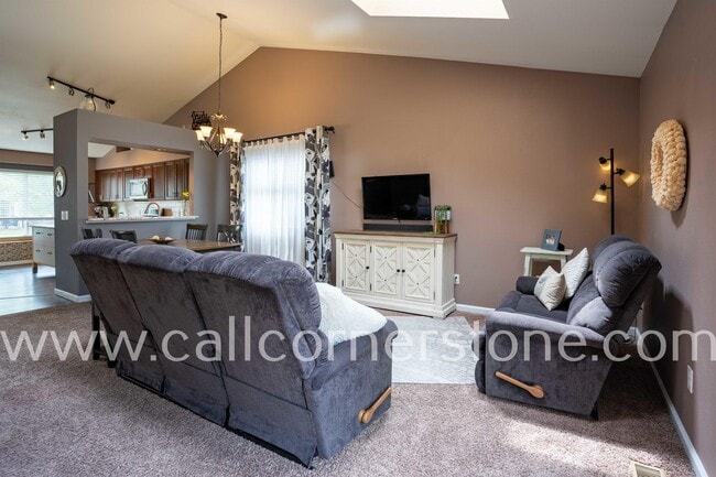 Building Photo - 6950 Highland Vista Dr