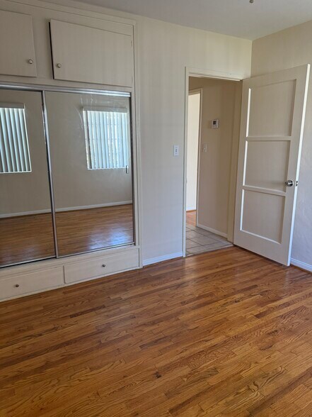 Building Photo - 5618 Riverton Ave