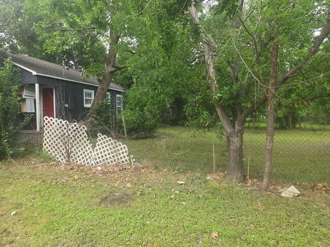 Building Photo - 3901 Windsor Ave