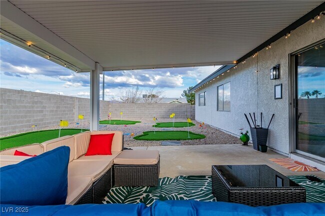 Building Photo - 425 Golden Valley Dr