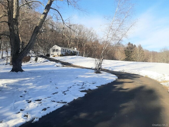 Building Photo - 180 Sylvan Lake Rd