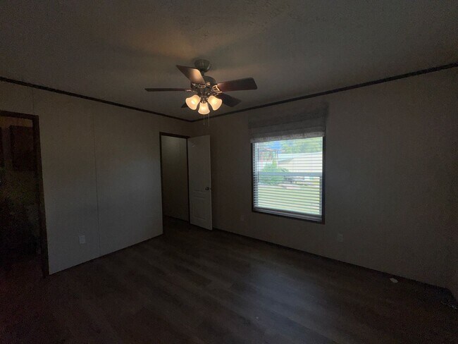 Building Photo - University Estates 63