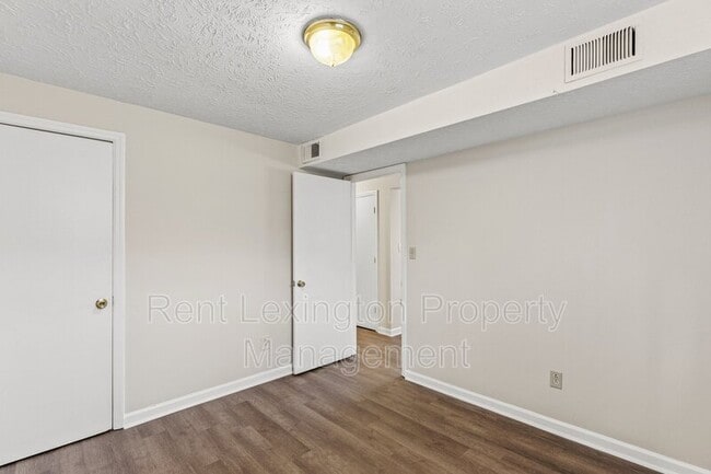 Building Photo - 3395 Montavesta Rd