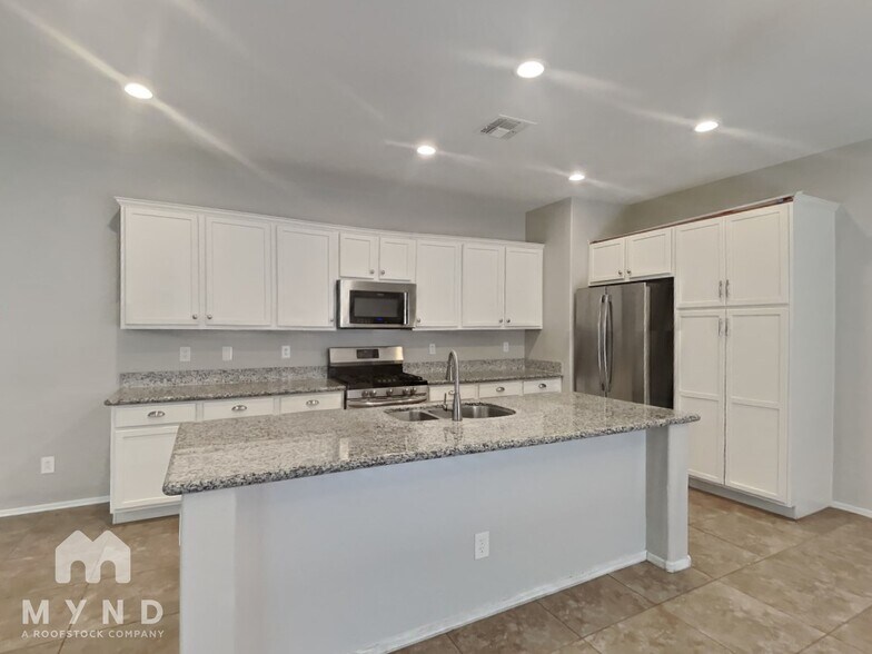 Building Photo - 20974 E Pecan Ln