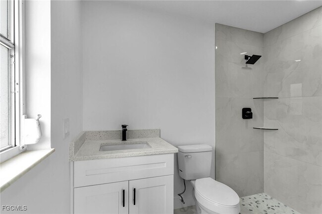 Building Photo - 1324 SE 22nd Terrace