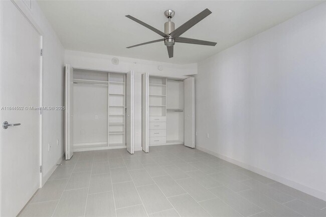Building Photo - 1756 N Bayshore Dr