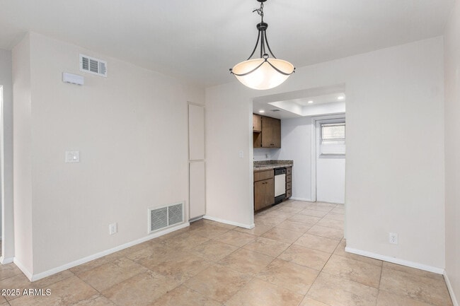 Building Photo - 1265 N La Montana Dr