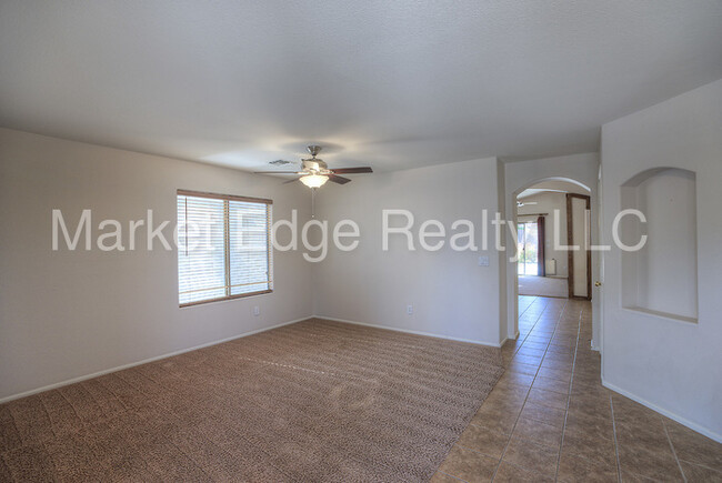 Building Photo - 3Bed/2Bath at Bell and Sarival! $399 MOVE-...