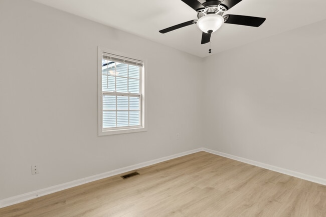 Building Photo - 6214 Kolb St