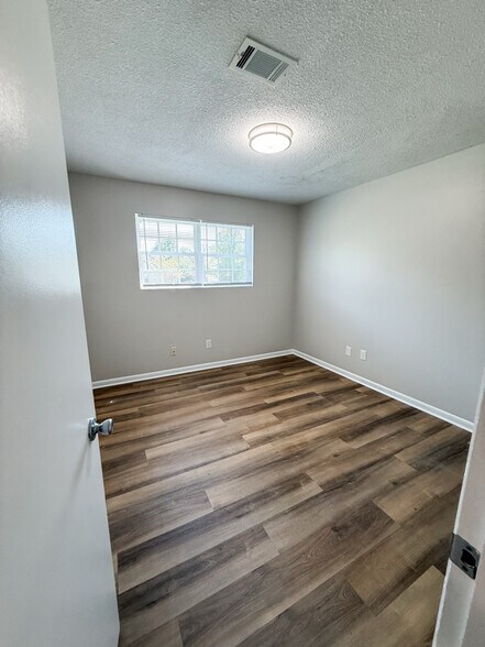 Building Photo - 128 Barnesdale Dr