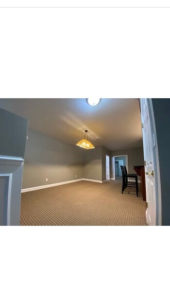Building Photo - 1311 Burlingham Rd