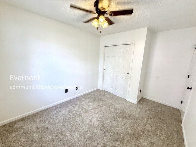 Building Photo - 2227 Cheshire Dr