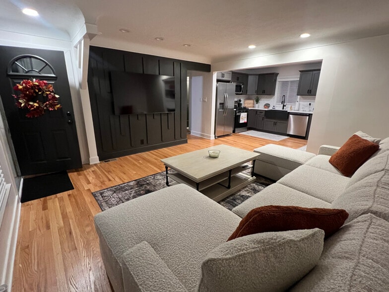 Building Photo - 21223 Crane Ct