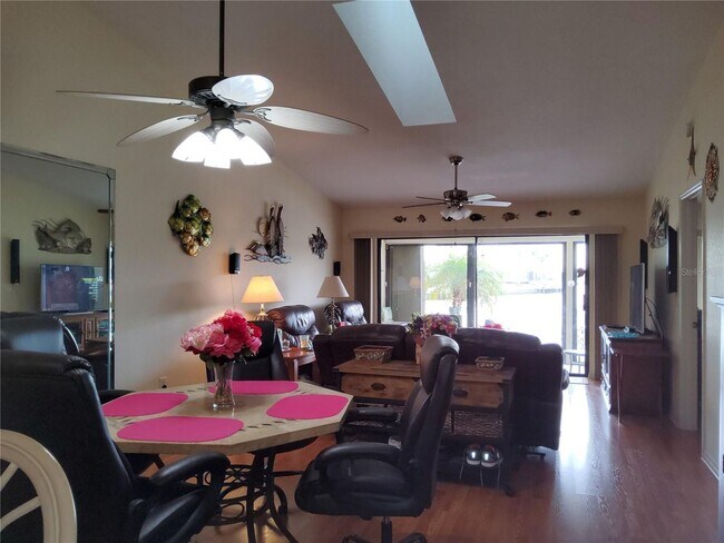 Building Photo - Seasonal 3/2/2 waterfront villa in Punta Gorda