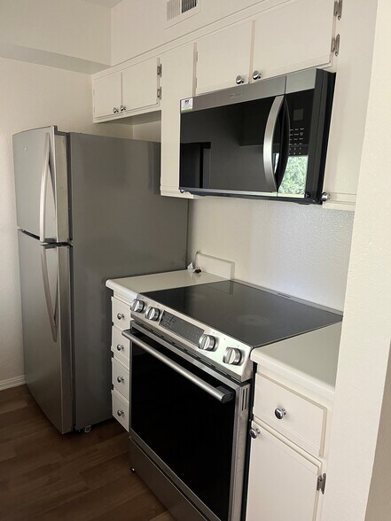 Building Photo - 10655 Lemon Ave