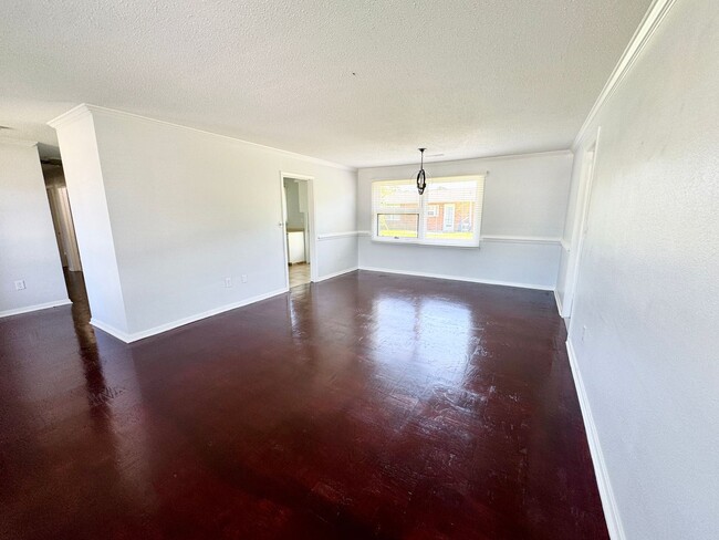 Building Photo - SUPERB Home in Sea Gate - close to Market ...
