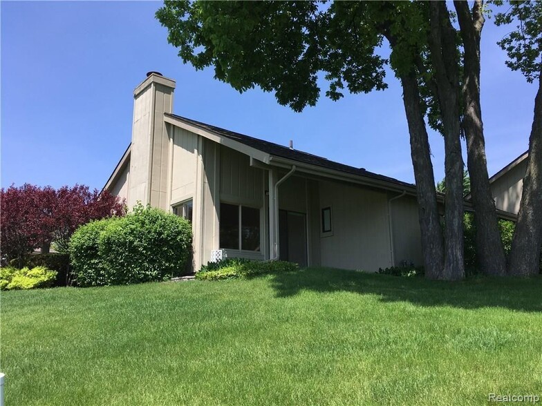 Building Photo - 1829 Golf Ridge Dr