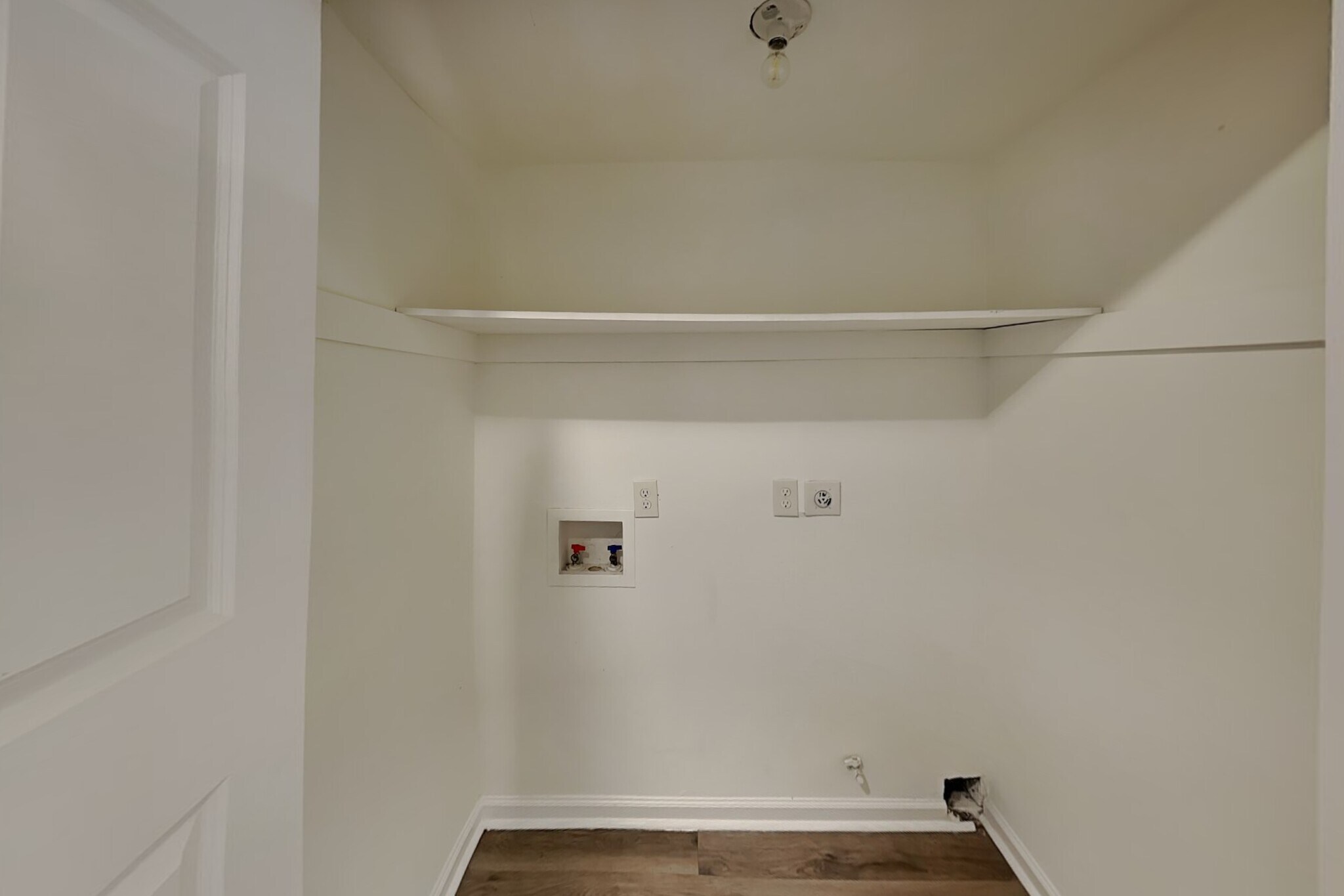 Building Photo - 8730 Valley Pond Ct