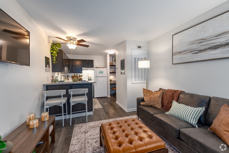 1BR, 1BA - 540SF - Living Area - Wilmington Commons Apartments