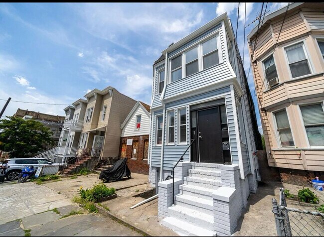 Primary Photo - 110 Cottage St