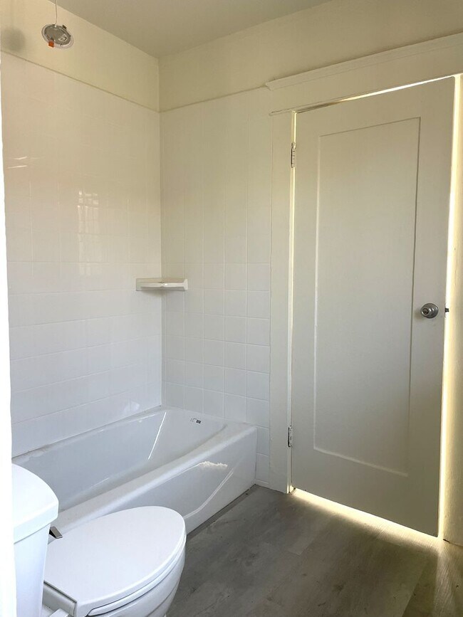 Building Photo - 469
