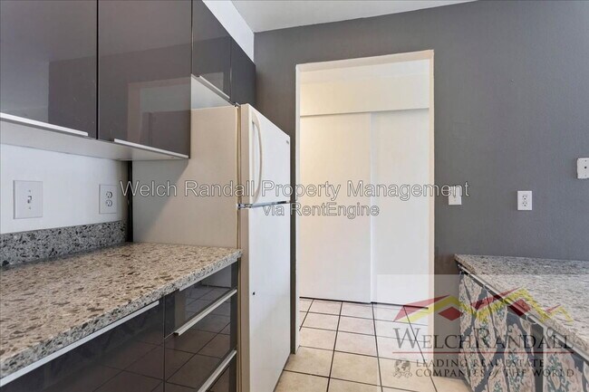 Building Photo - 5676 Meadow Ln