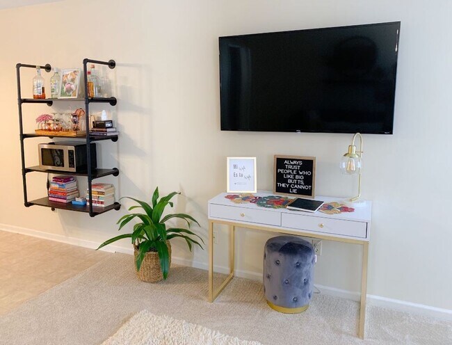 Building Photo - Short Term furnished rental available month to month