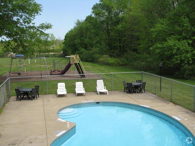 Pool with sundeck - Liberty Heights