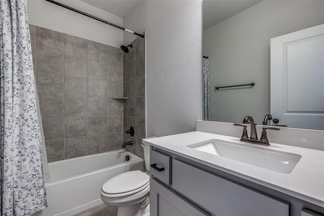 Building Photo - 513 Lakeway Ln