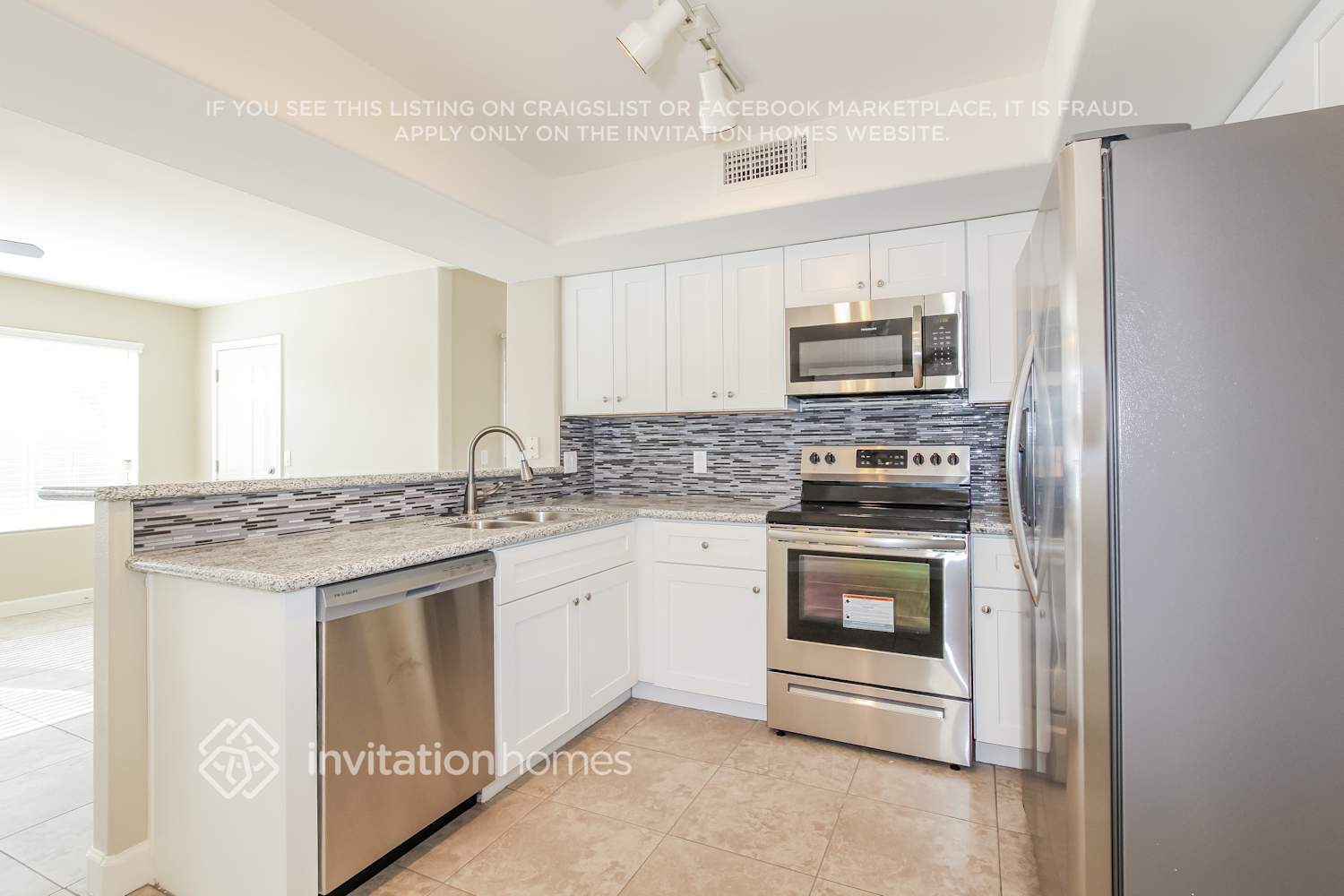 Building Photo - 4067 E Meadow Dr