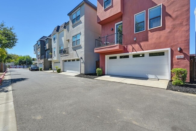 Building Photo - 3 bedroom | 2.5 bathroom | Crocker Village Brownstone