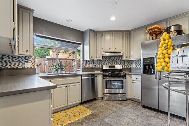 Building Photo - 4386 Willow Glen St