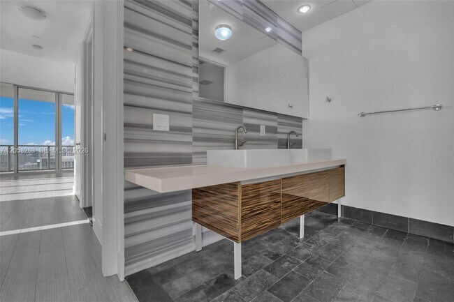 Building Photo - 1100 Biscayne Blvd
