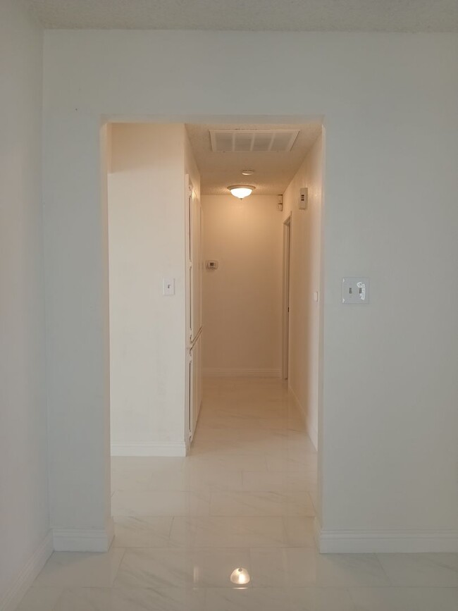 Building Photo - Stylish, Secure, and Pet-Friendly 3-Bedroo...